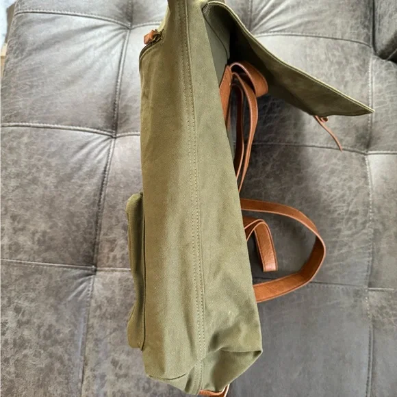 Billabong Backpack with Leather Strap Olive Green 17”x14” - Picture 7 of 13